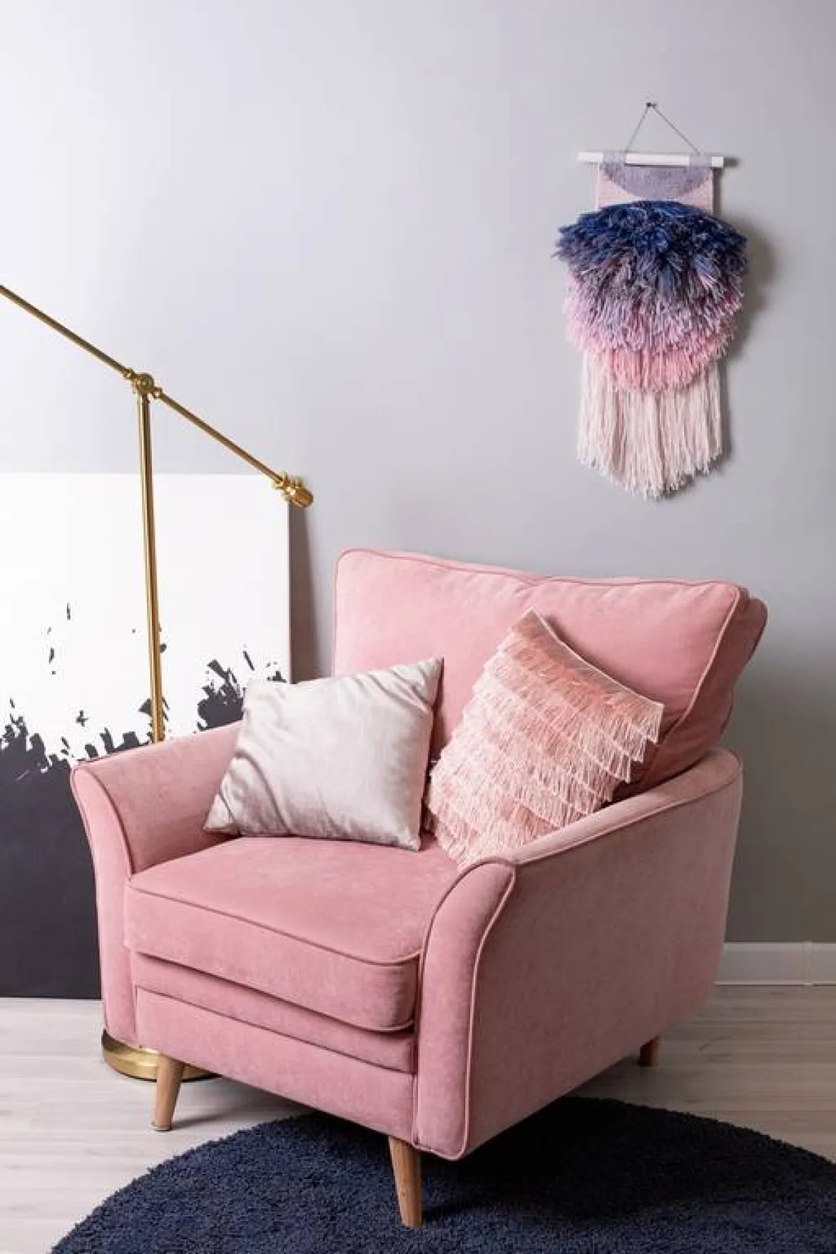 الزهري المترب تدرّج لوني ينتج عن مزج الأبيض بالأحمر والبيج