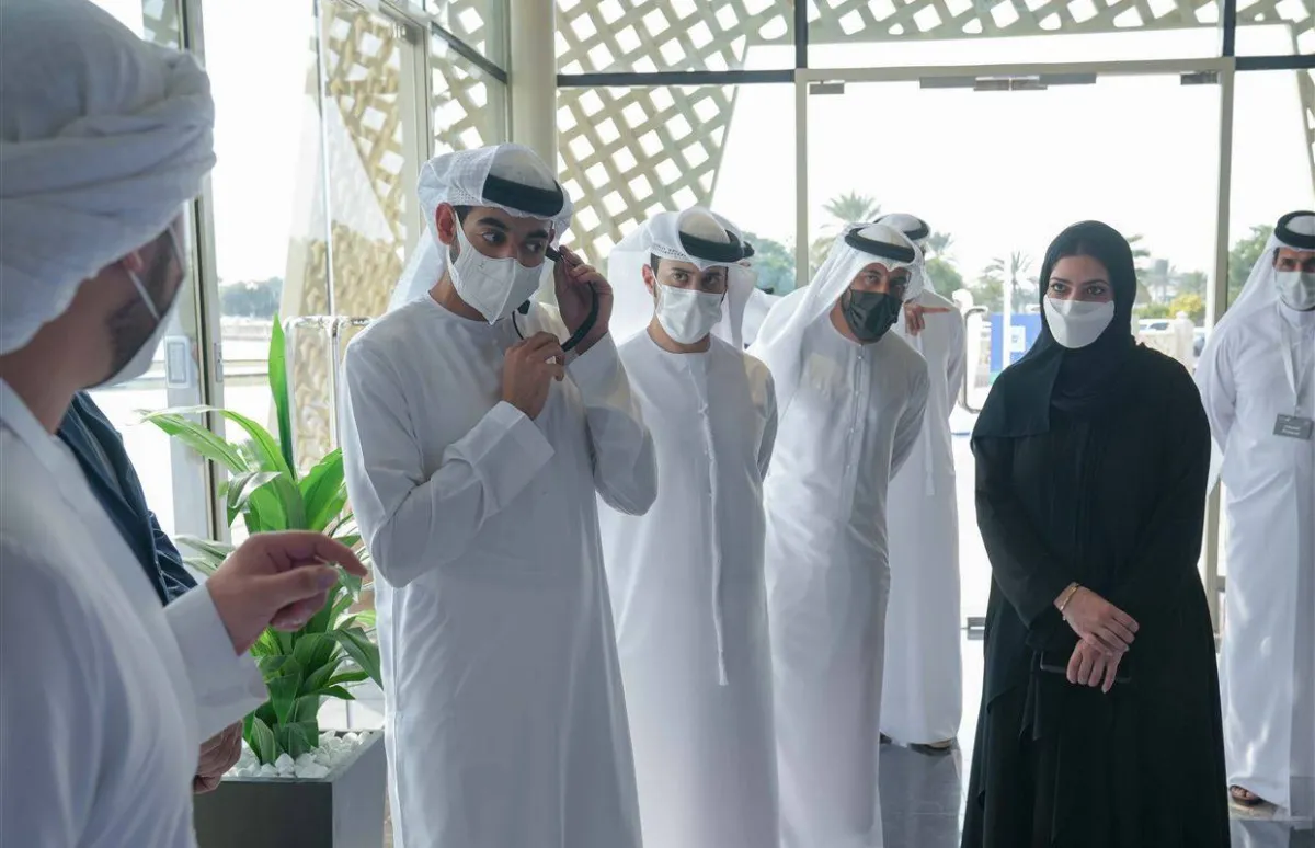 الشيخ سعود بن سلطان القاسمي أثناء زيارته للإمارات تبتكر. الصورة من المكتب الإعلامي للشارقة