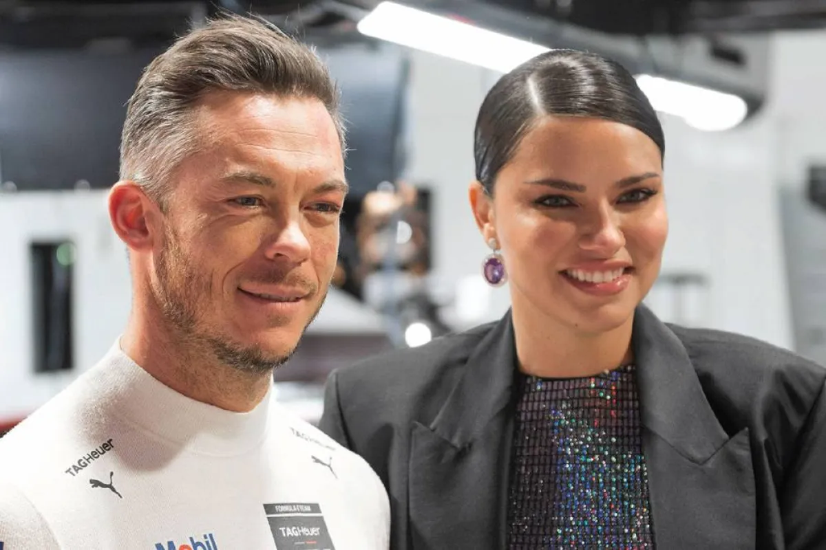 أدريانا ليما مع سائق سباق السيارات أندريه لوتيرير