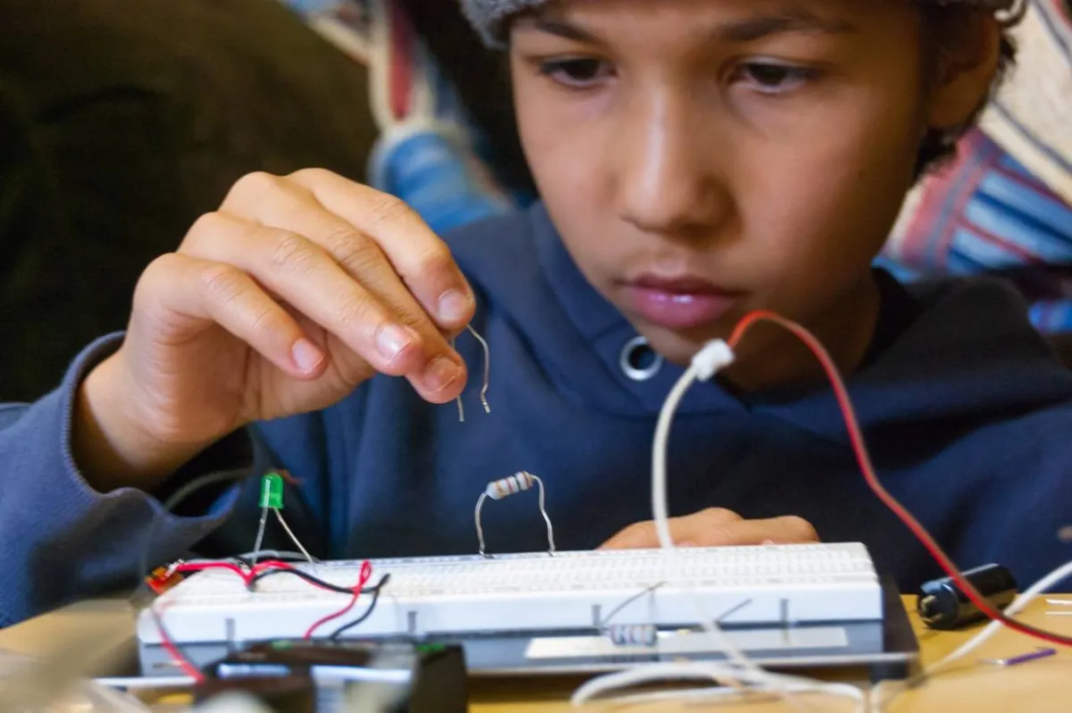 صورة لطفل مُبتكر