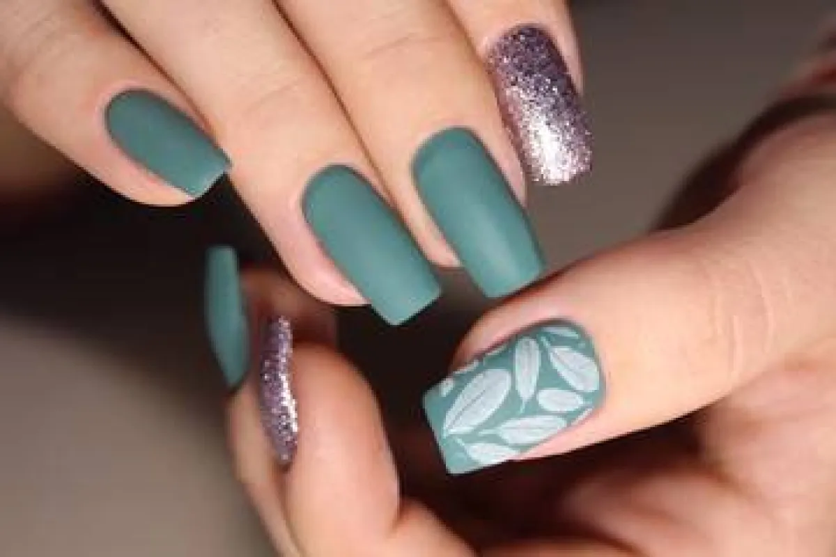 مناكير باللون الأخضر 