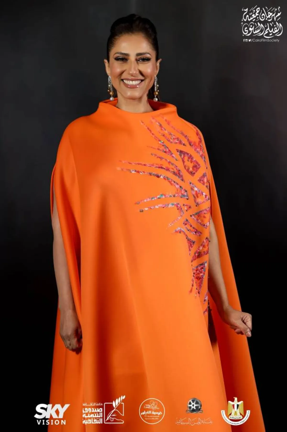 النجمة حنان مطاوع خلال تكريمها في مهرجان جمعية الفيلم - الصورة من المسؤول الإعلامي للمهرجان