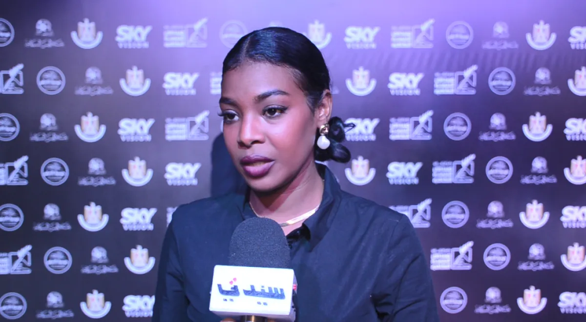 الفنانة السودانية بُنّة خالد بطلة فيلم ستموت في العشرين خلال لقائها بكاميرا سيدتي - الصورة خاصة بسيدتي