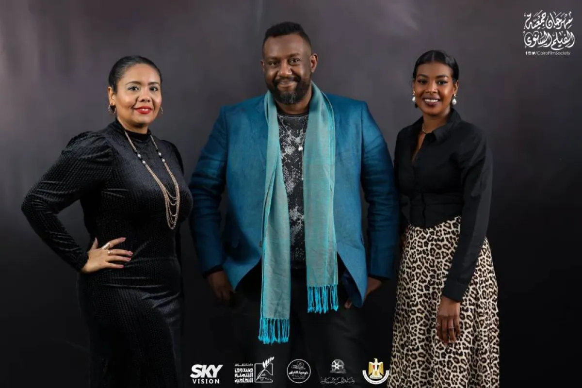 بُنّة خالد مع نجمي فيلم ستموت في العشرين عقب تكريمها من المهرجان - الصورة من المسؤول الإعلامي للمهرجان