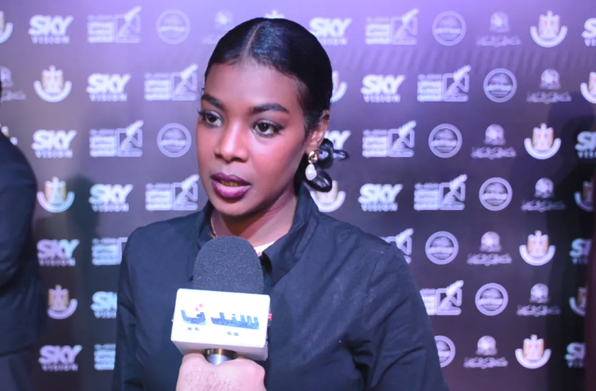 الفنانة السودانية بُنّة خالد بطلة فيلم "ستموت في العشرين" خلال لقائها بكاميرا سيدتي - الصورة خاصة بسيدتي