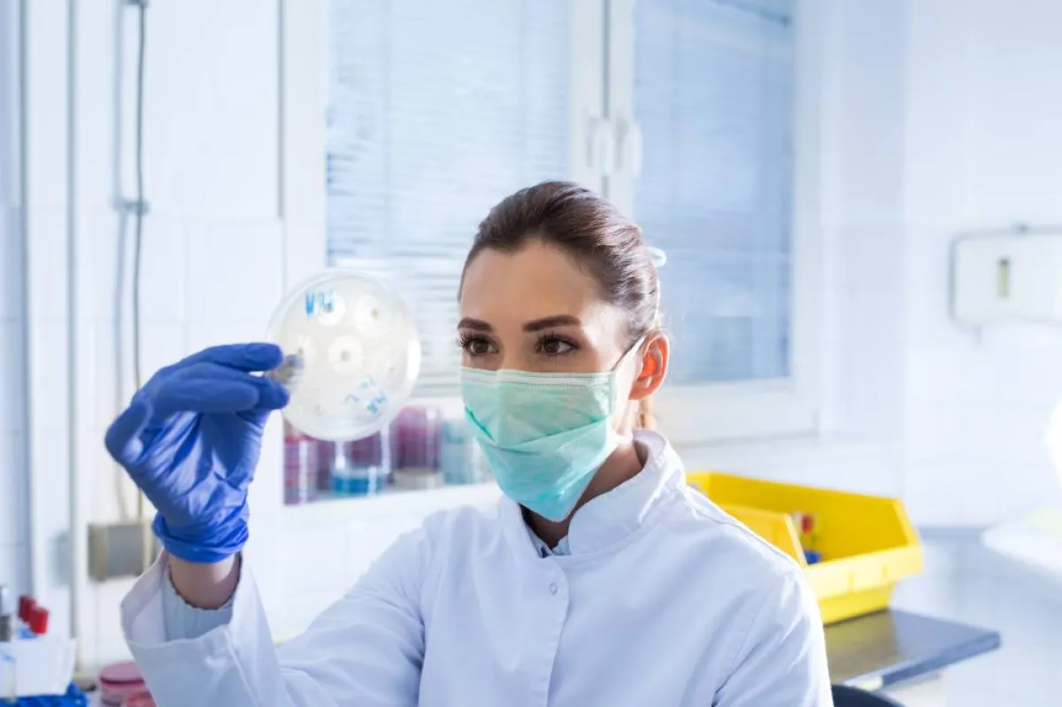 صورة لحقنة تحتوي على لقاح الأنفلونزا