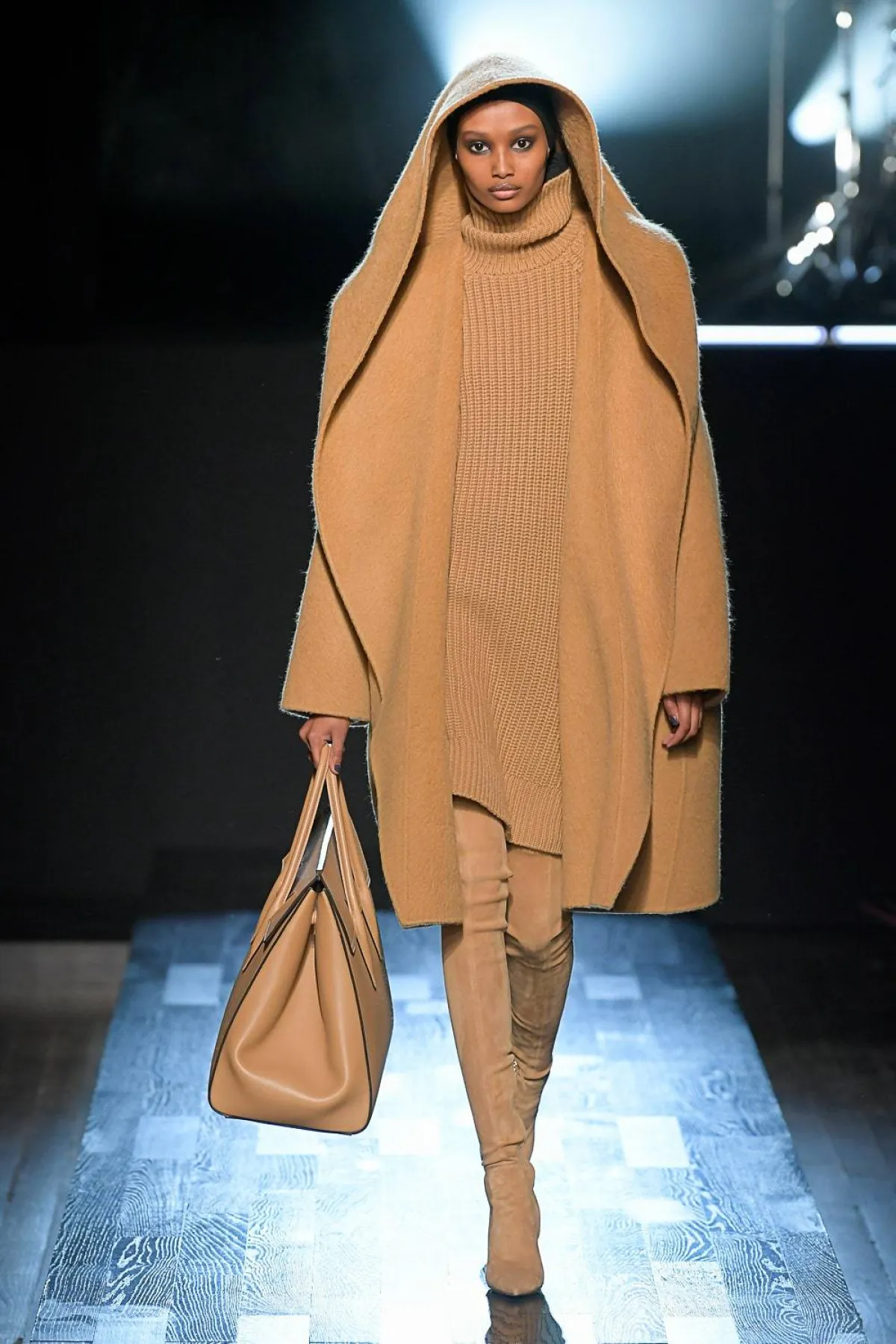 معطف مع غطاء للرأس من مايكل كورس