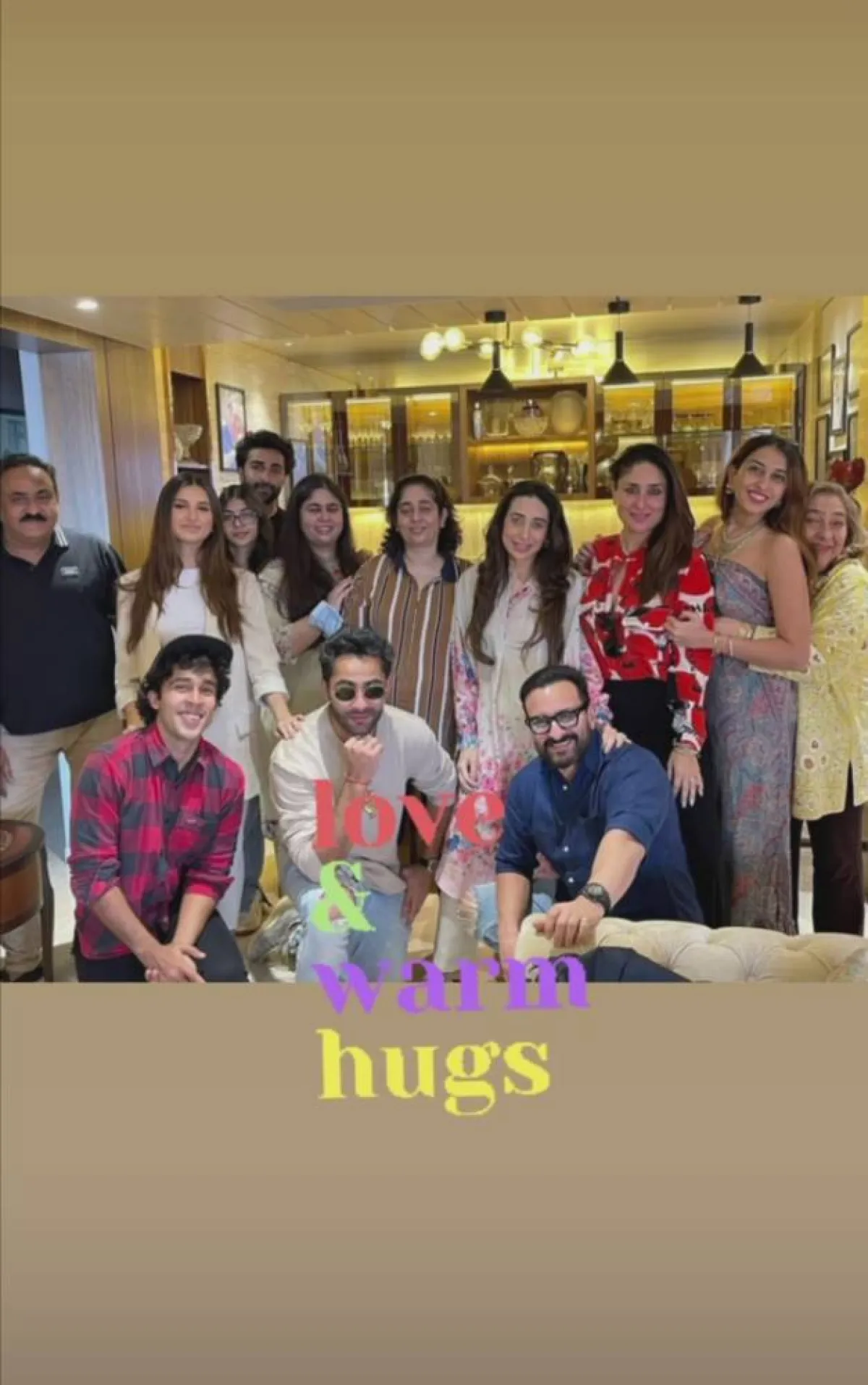 كارينا كابور وسط عائلتها في يوم ميلاد والدها- الصورة من قصص إنستغرام كارينا كابور