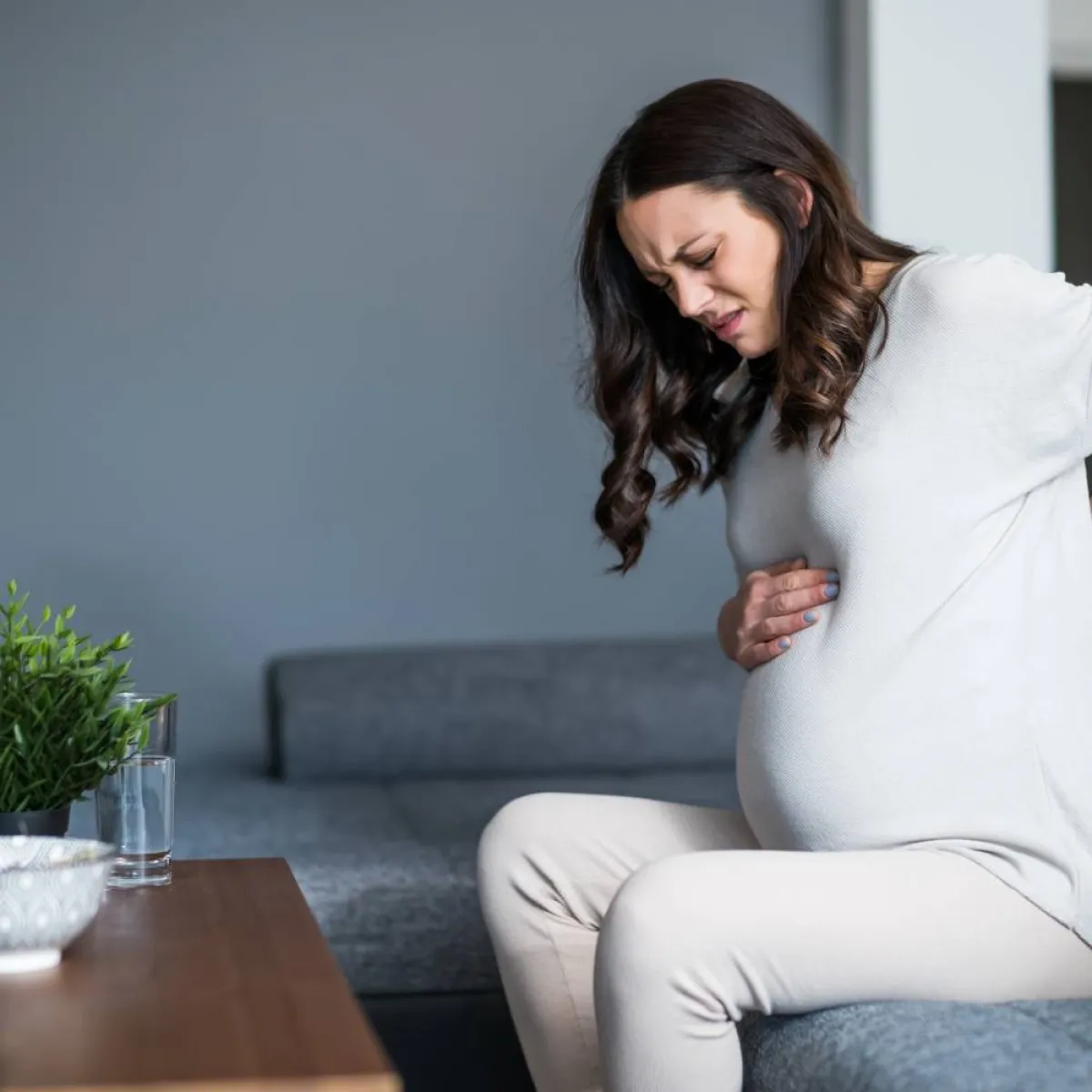 صورة لحامل تتألم