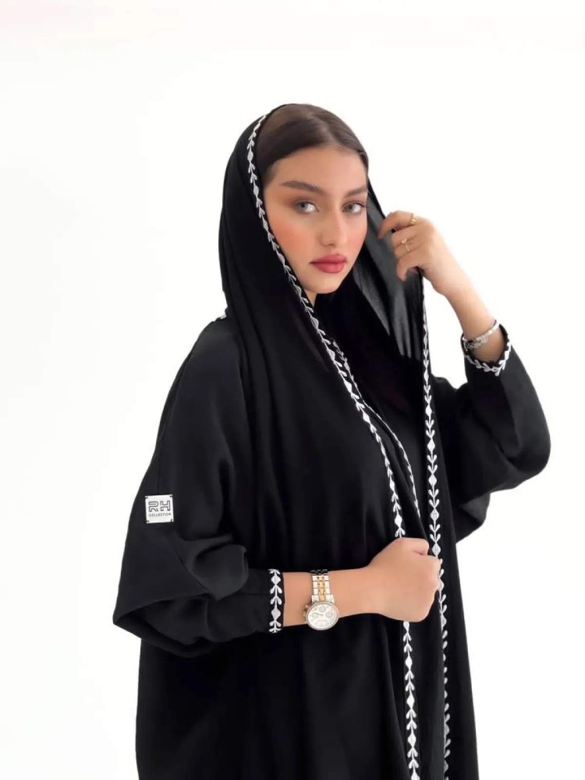 عباية مطرزة