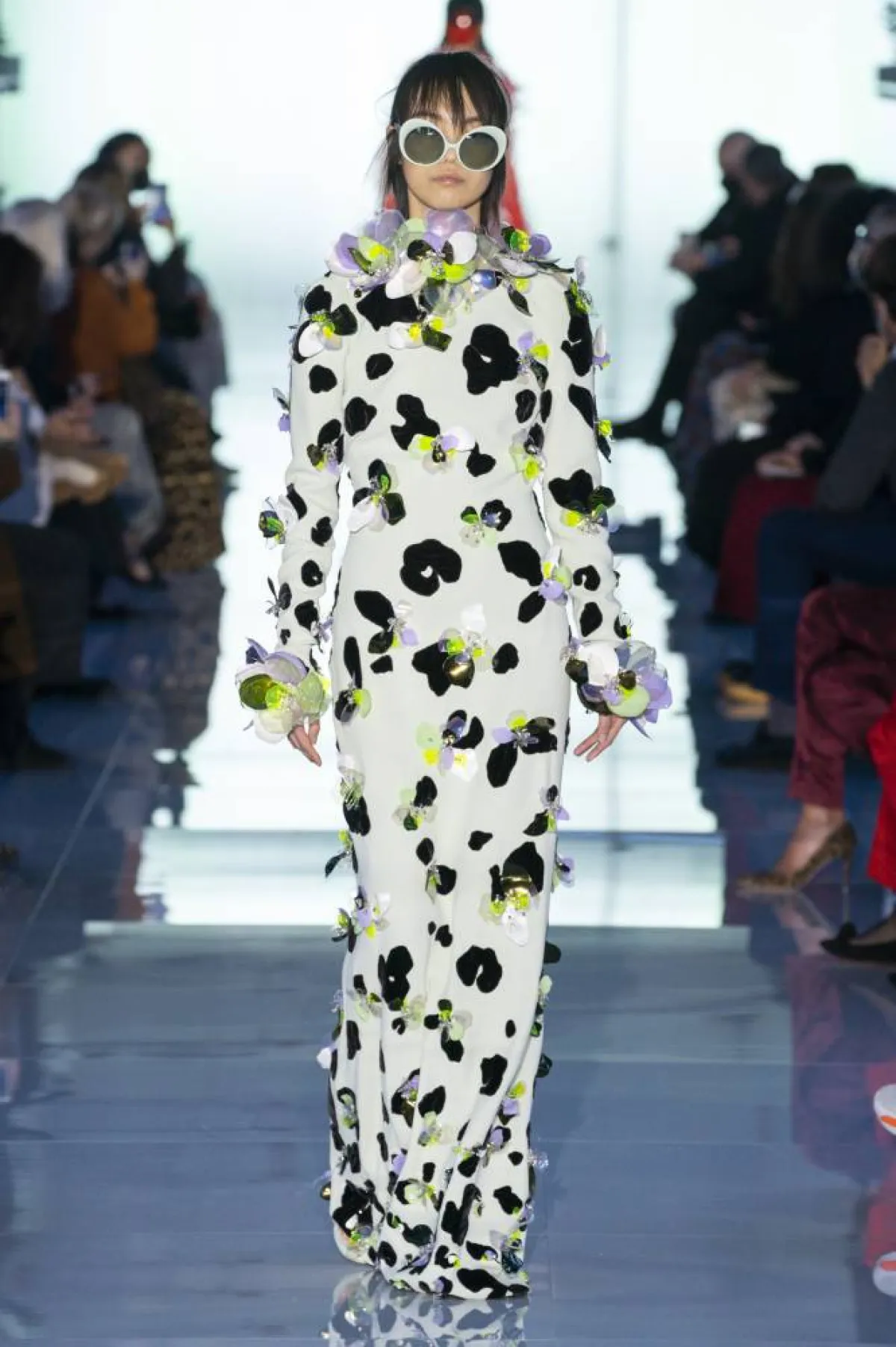 فستان مطبّع بالورود من ديل كور Del core  