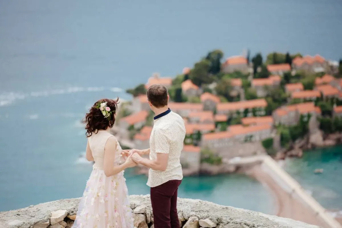 ينصح بتوضيب الملابس المناسبة مع أحوال الطقس