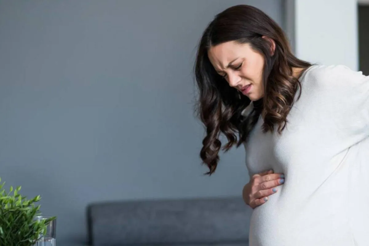 صورة لحامل تتألم
