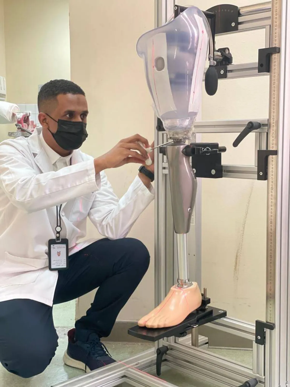 طرف صناعي إلكتروني