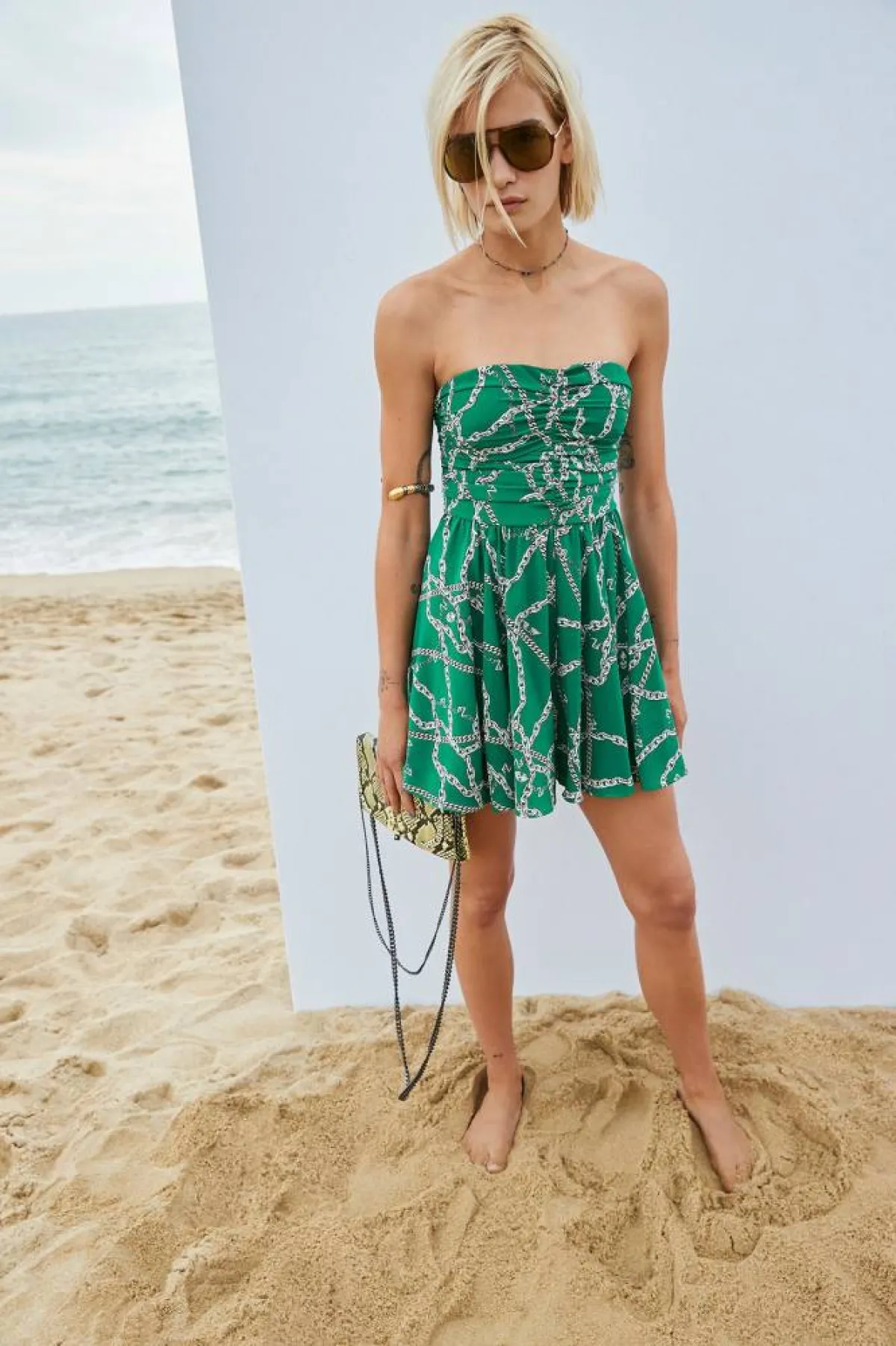 فساتين باللون الأخضر