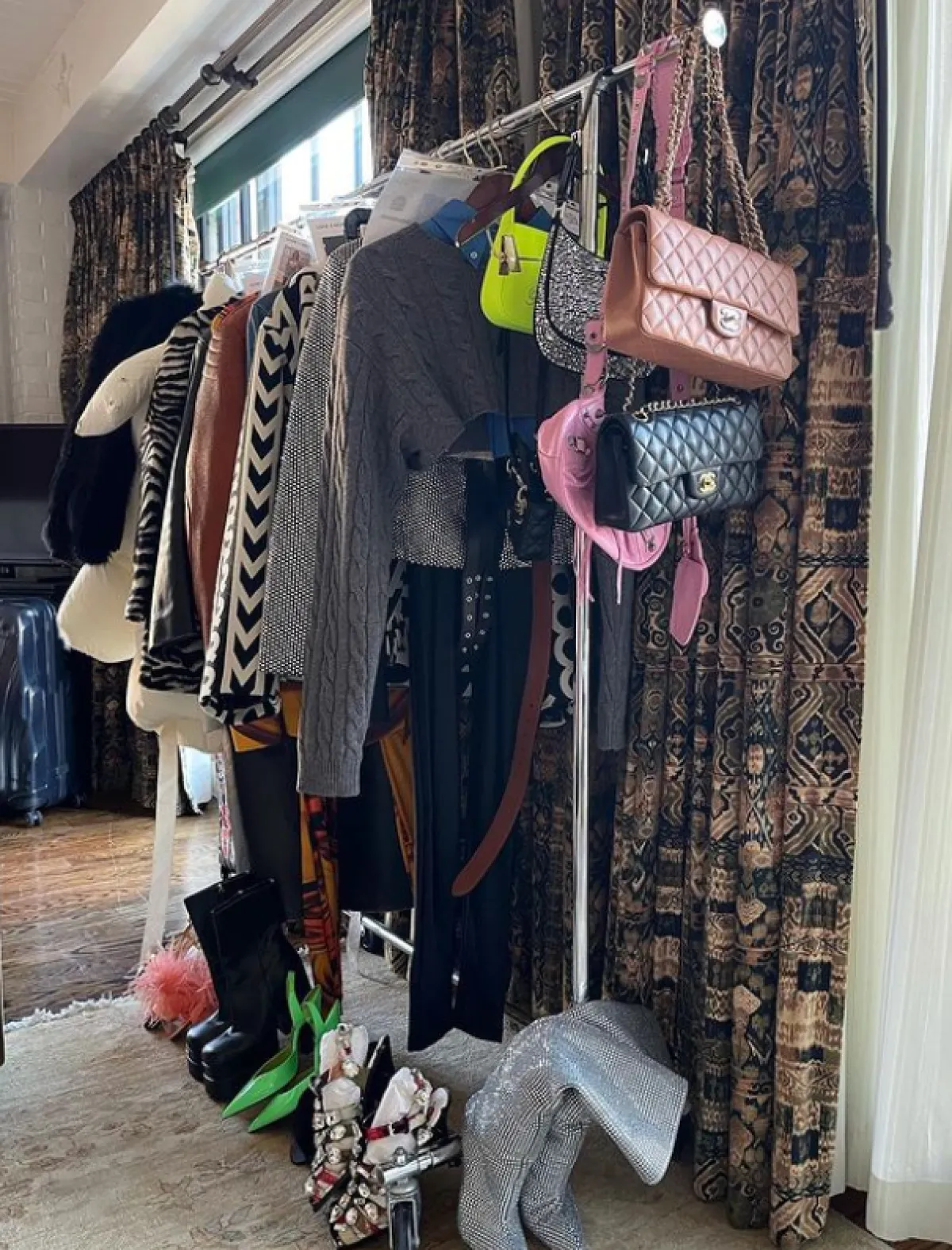 ملابس كيارا فيرانيي التي أخذتها معها