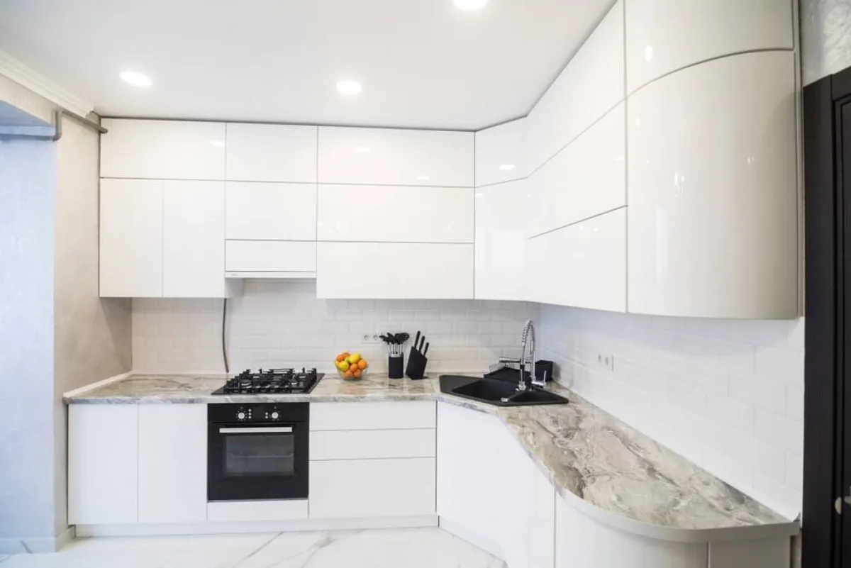 لا يُصمّم حوض الجلي بصورة متناهية في الصغر"