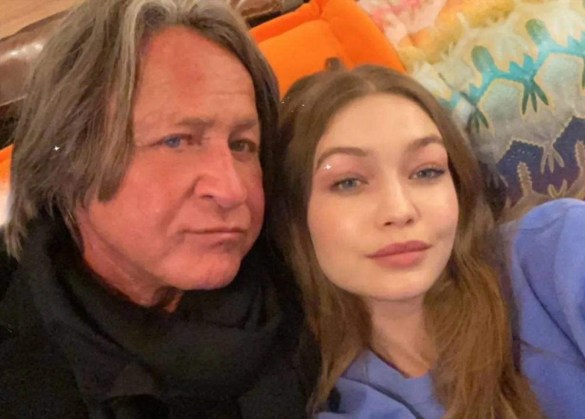 جيجي حديد مع والدها - الصورة من حساب جيجي على انستغرام