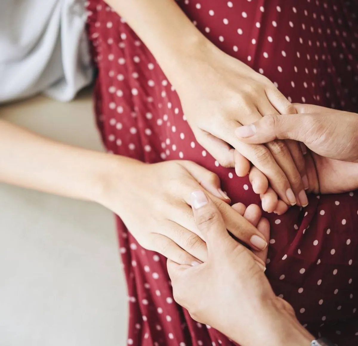 صورة عن الفرق بين تقلصات الانغراس وتقلصات الدورة الشهرية