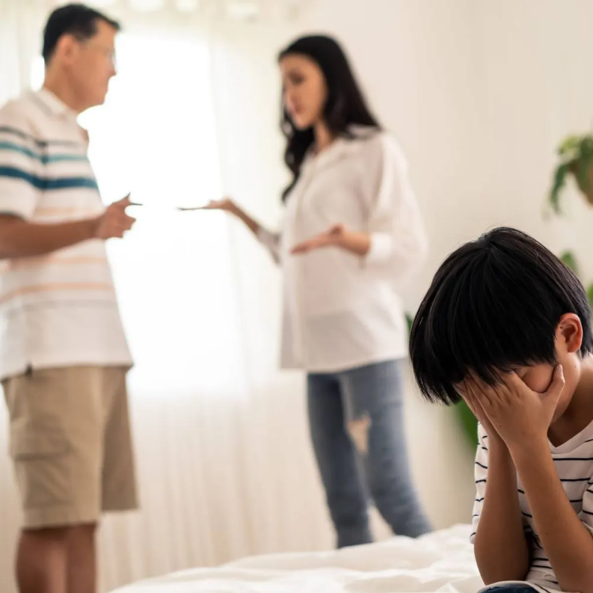 صورة لطفل يشعر بالوحدة