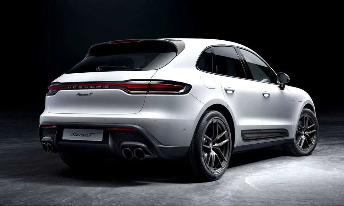 بورش ماكان T موديل 2023 تظهر لأول مرة كسيارة SUV عائلية بمواصفات مبتكرة