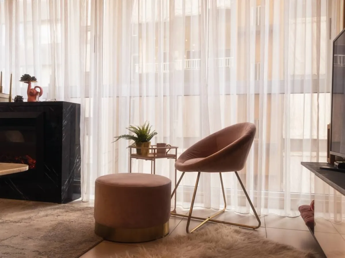 الزمرّدي، يبرز في حضور الزهري (الصورة من أعمال المهندسة داليا شاتيلا)