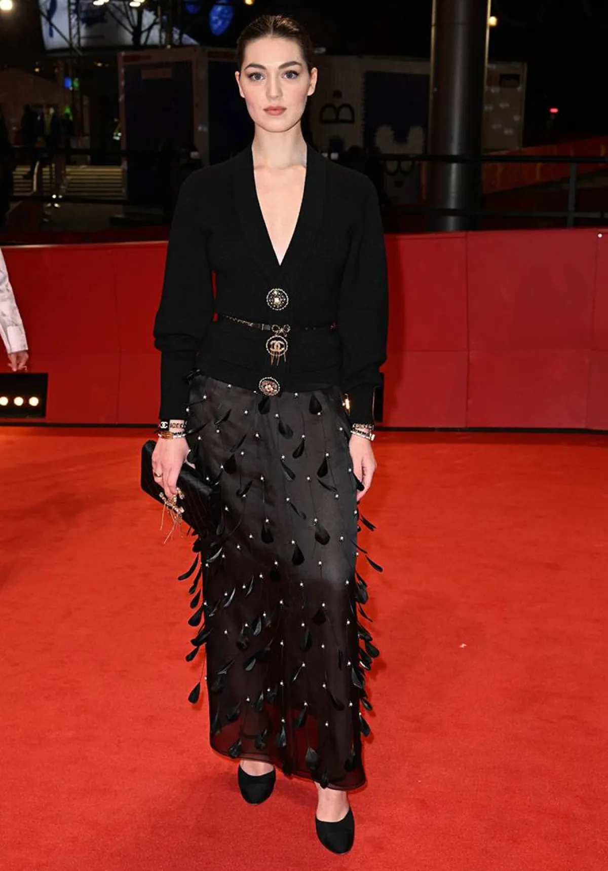 أنا ماريا فارتولومي ترتدي فستاناً اسود من شانيل