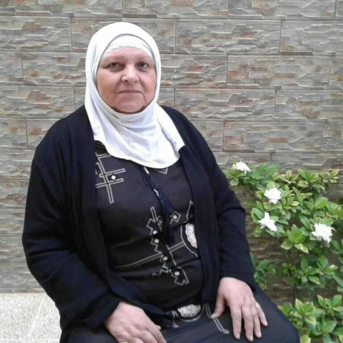 والدة المخرج الراحل حاتم علي - الصورة من حساب المنتج زياد علي على فيسبوك