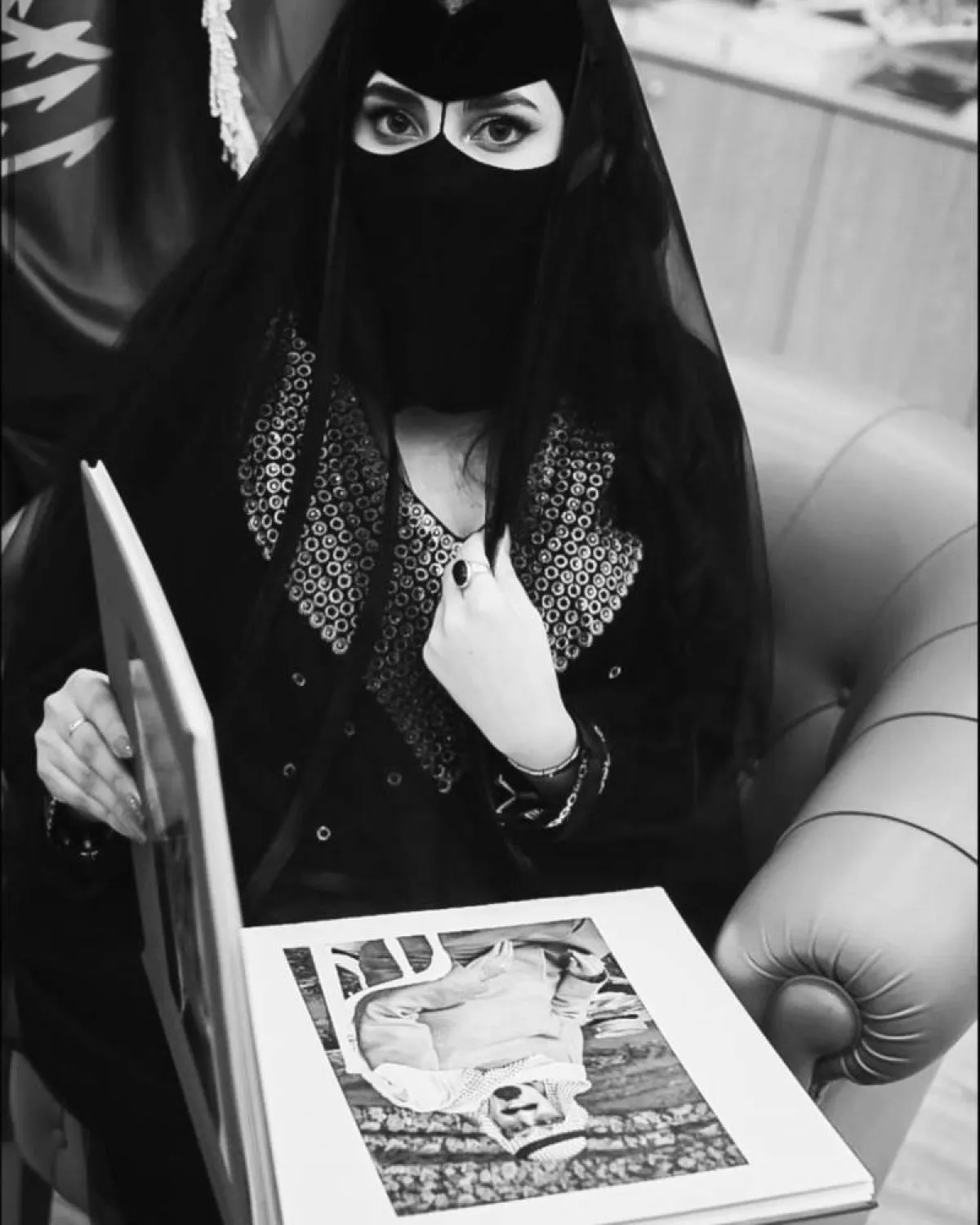 اطلالة المرأة السعودية من تصميم ليونز 