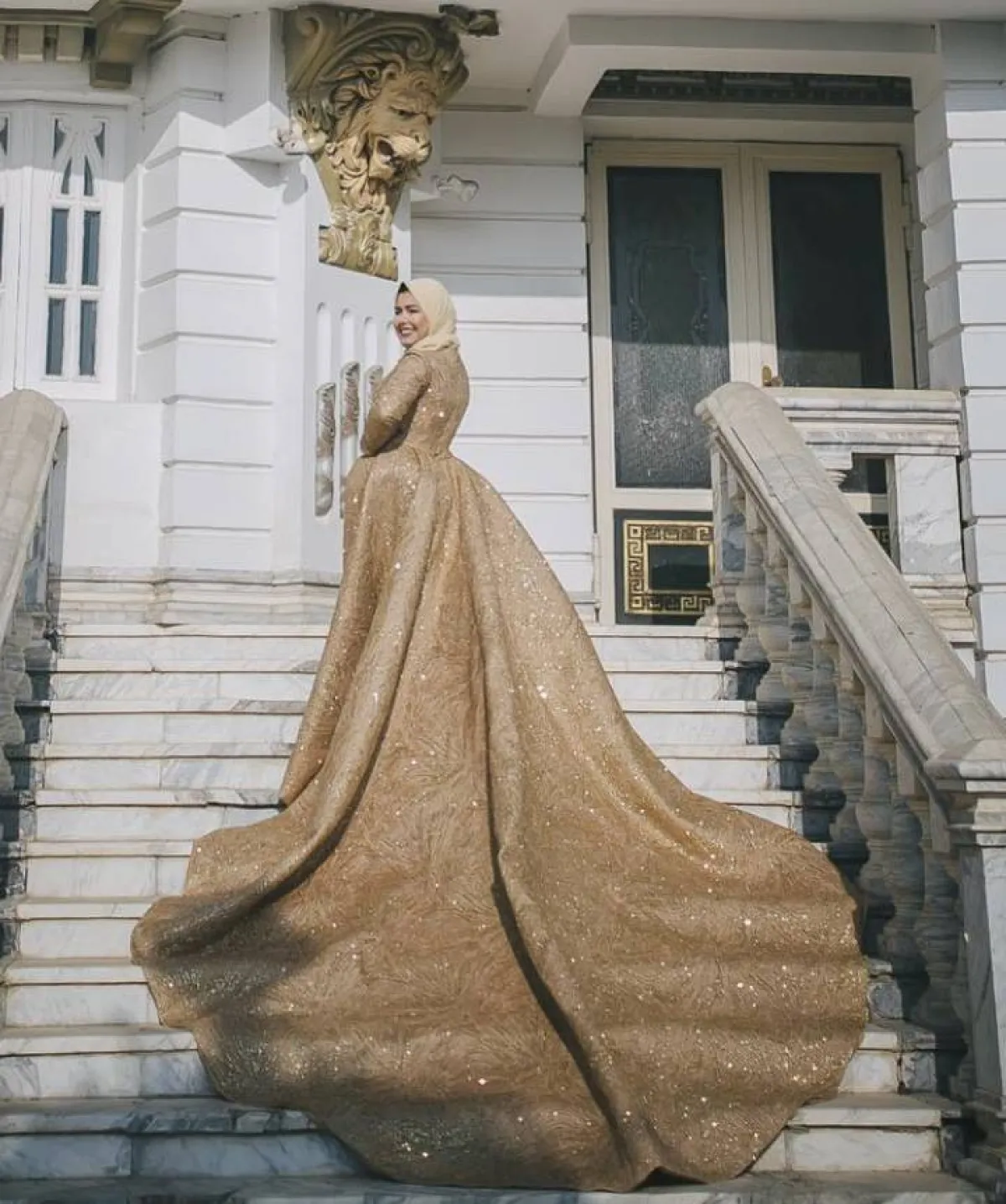 فستان بذيل طويل