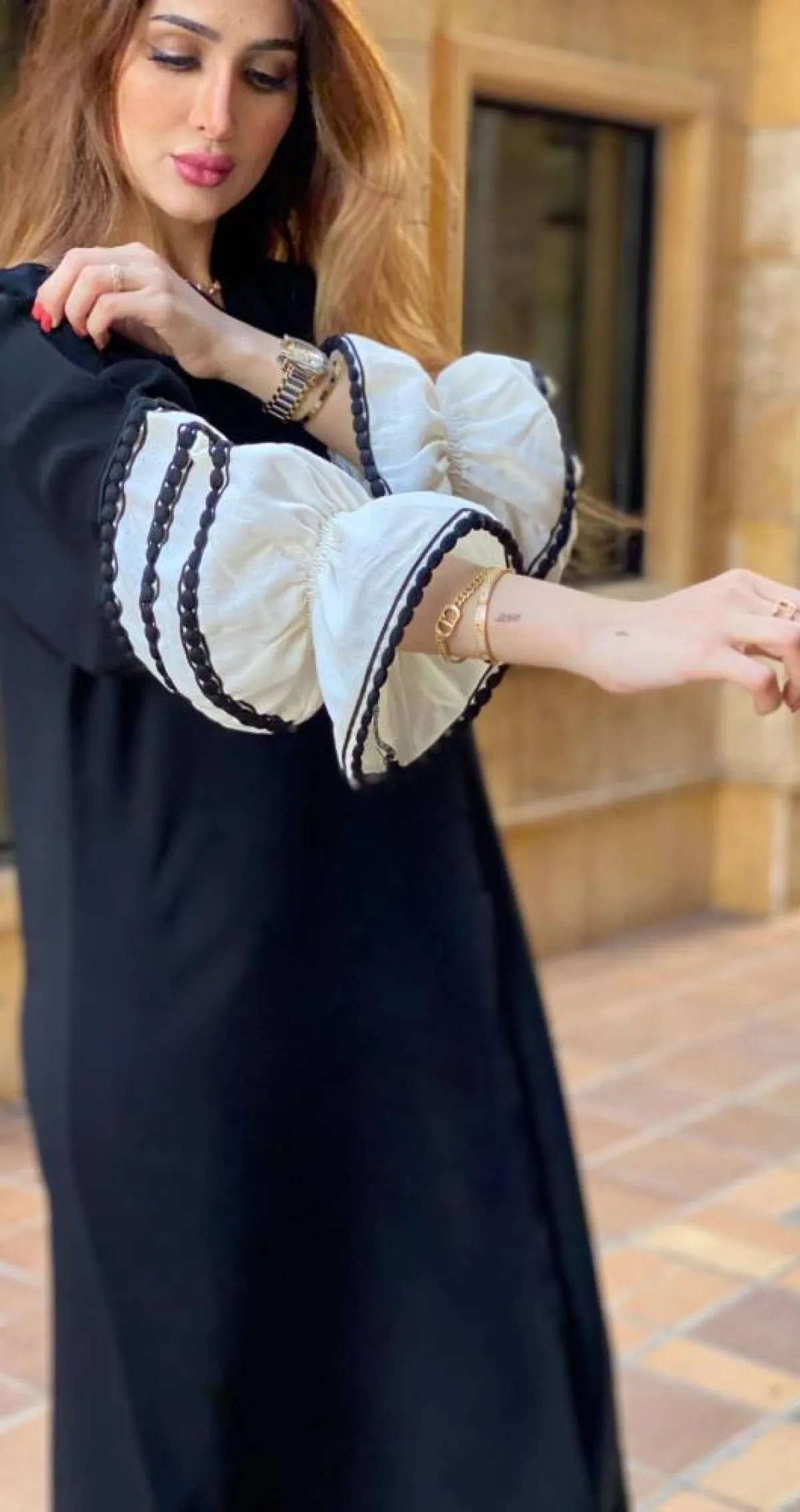 عباية باكمام منفوخة