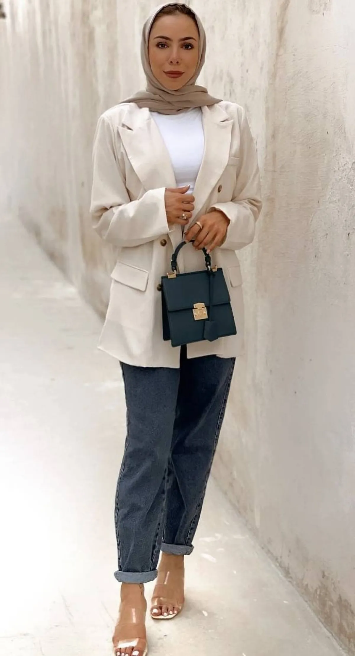 البليزر مع الجينز