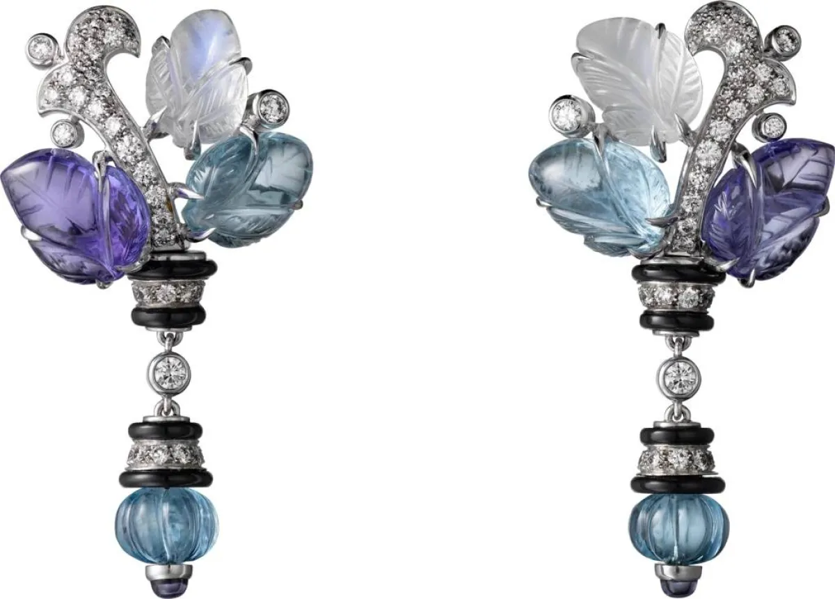 أقراط الأحجار المنقوشة من كارتييه Cartier