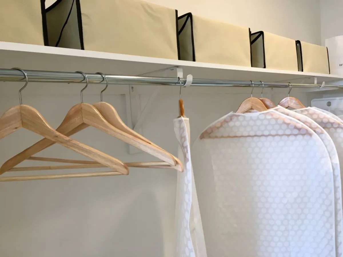 للعلّاقات الخشبيّة دور مساهم في امتصاص أي رطوبة