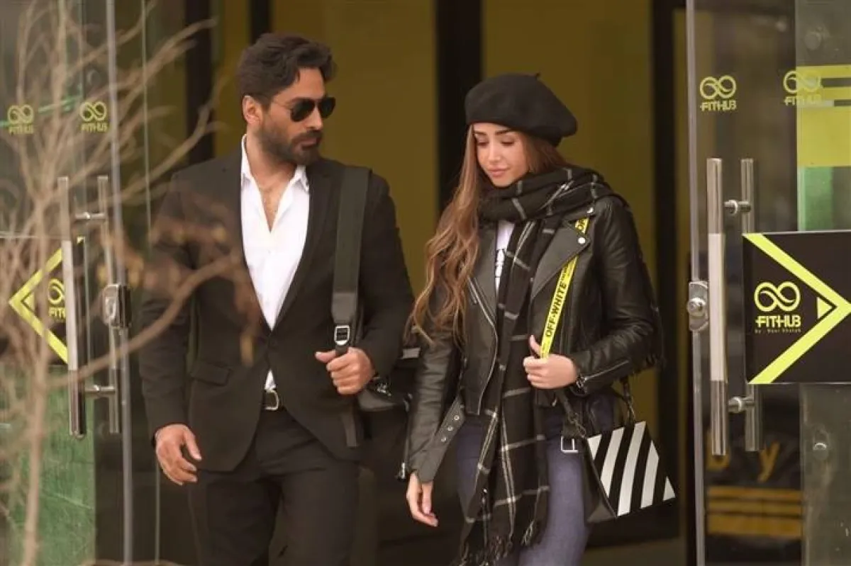 هنا الزاهد وتامر حسني من كواليس فيلم " بحبك " - الصورة من حساب تامر حسني على " فيسبوك "