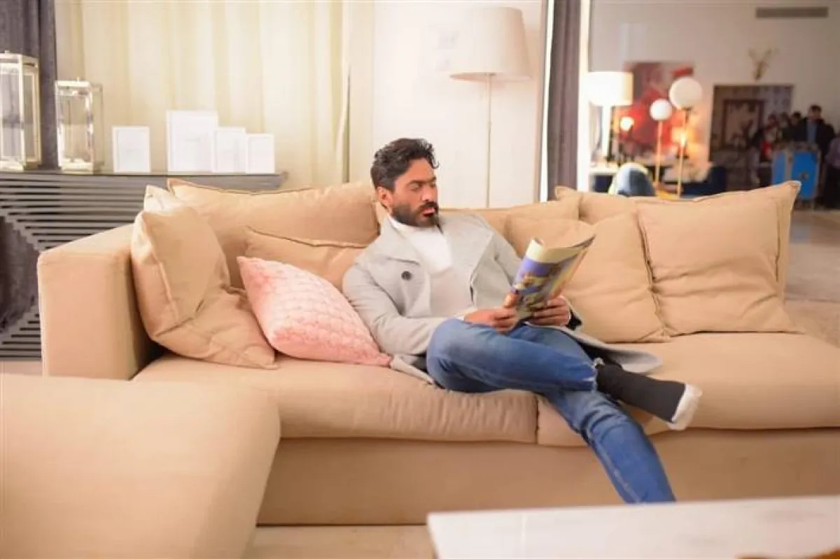 تامر حسني من كواليس فيلم " بحبك " - الصورة من حساب تامر حسني على " فيسبوك "