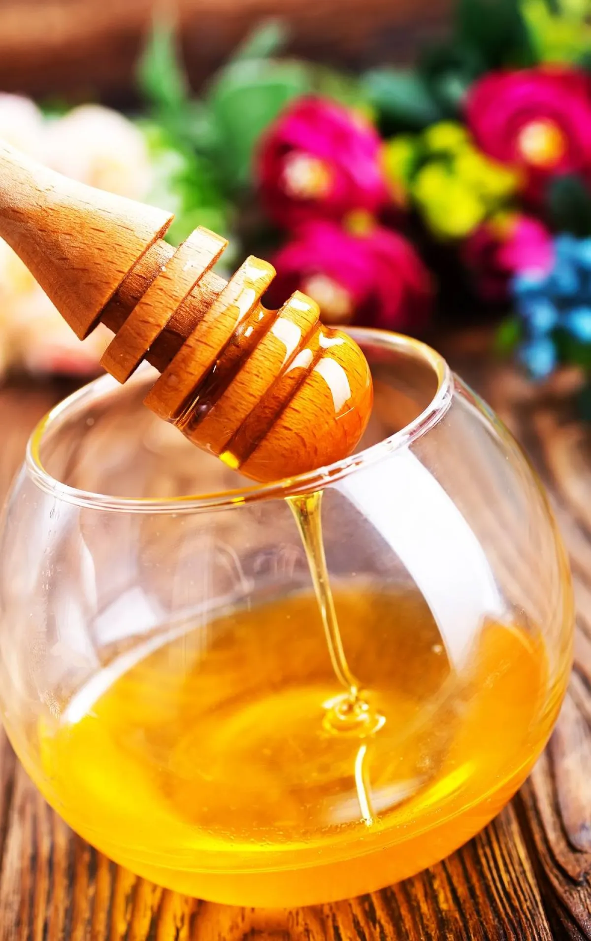 عسل لتغذية الشعر