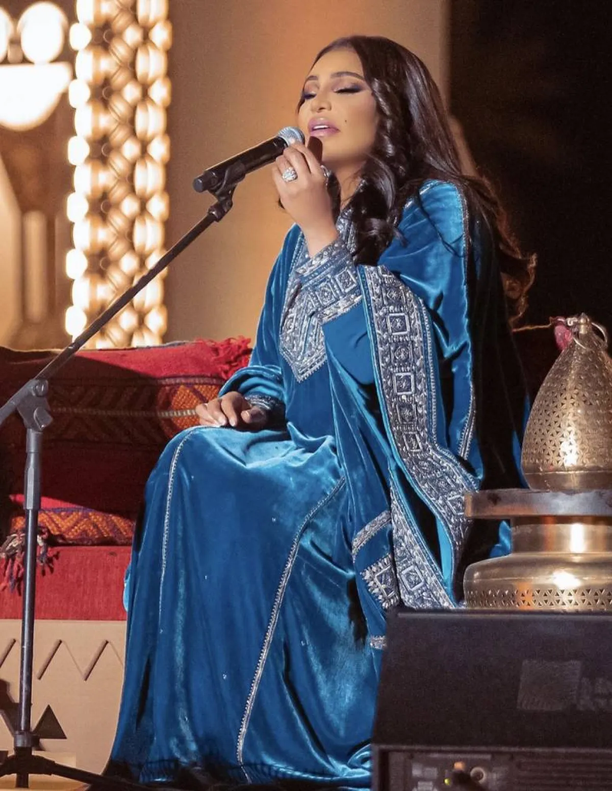 ازياء المخمل