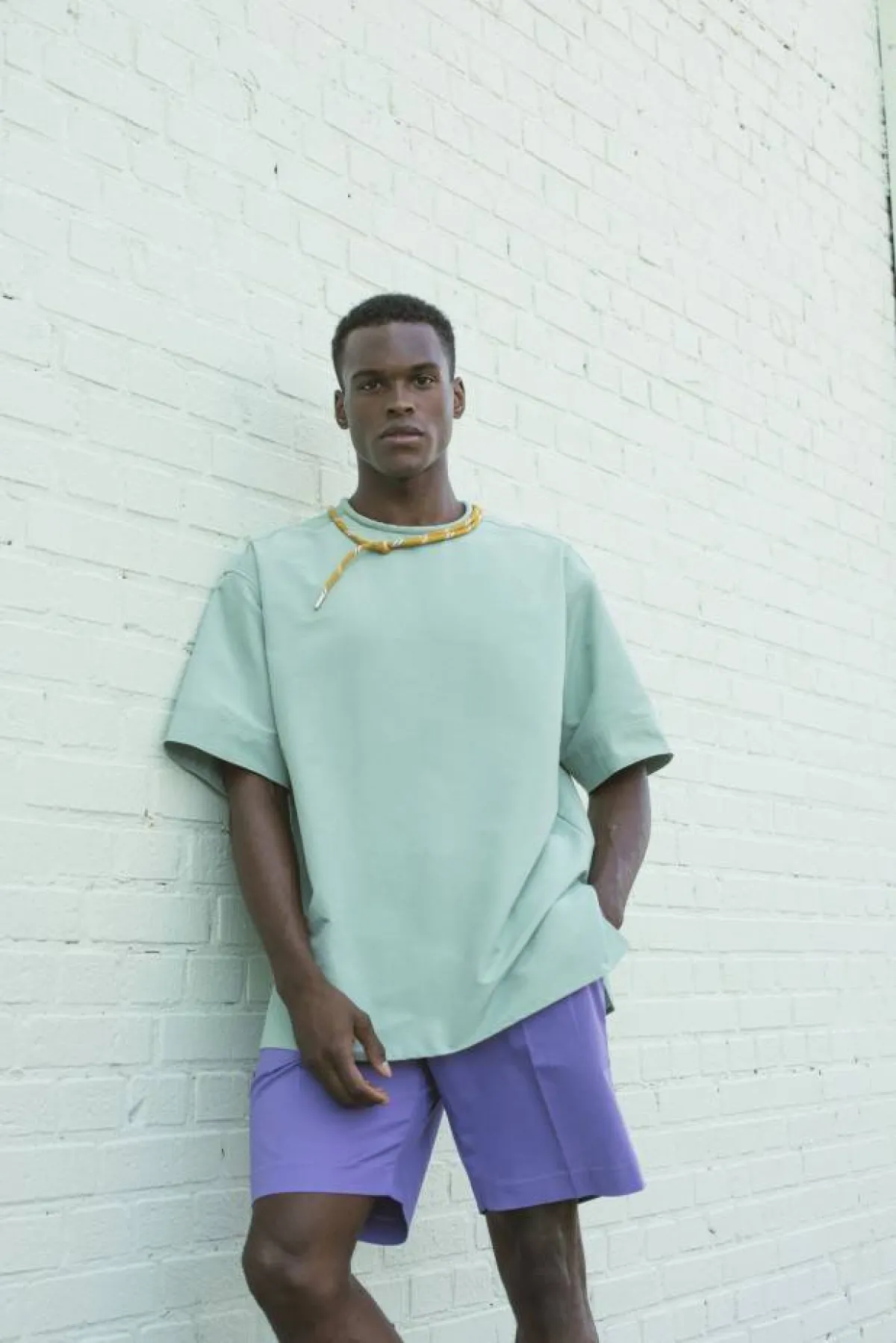 شورت بنفسجي واسع مع تيشرت قطن أوفر سايز باللون الأخضر النعناعي من أكنفاس Aknvas