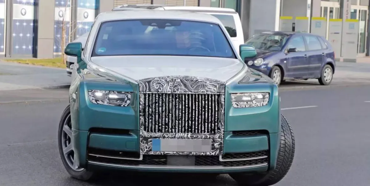 صور تكشف ملامح ومواصفات رولز رويس نسخة فانتوم 2023