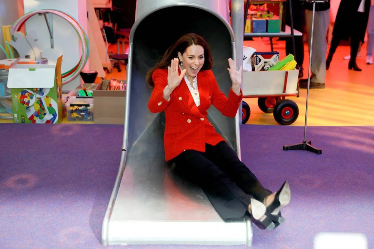 كيت ميدلتون على الزلاجة- الصورة من موقع People