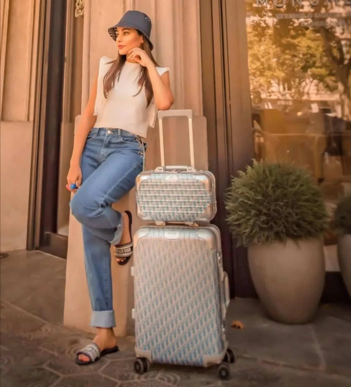 مهيرة عبد العزيز بإطلالات كاجوال بالجينز 