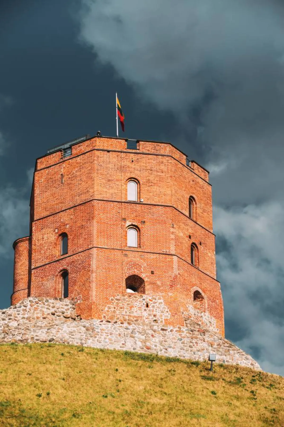 برج قلعة جيديميناس