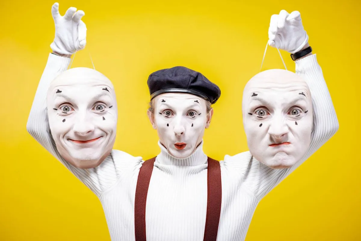 صورة لتعدد شخصيات الآباء