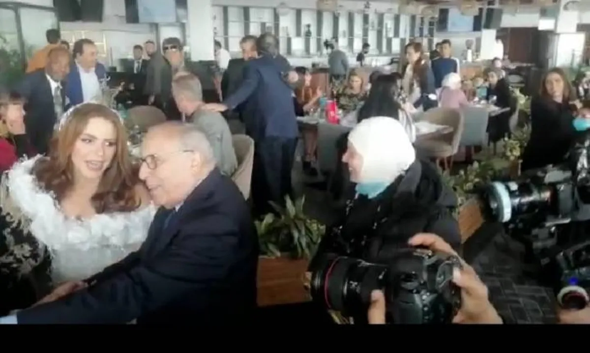 الفنانة المعتزلة نسرين في حفل زفاف دنيا عبد العزيز - الصورة من ستوري انستغرام دنيا عبد العزيز