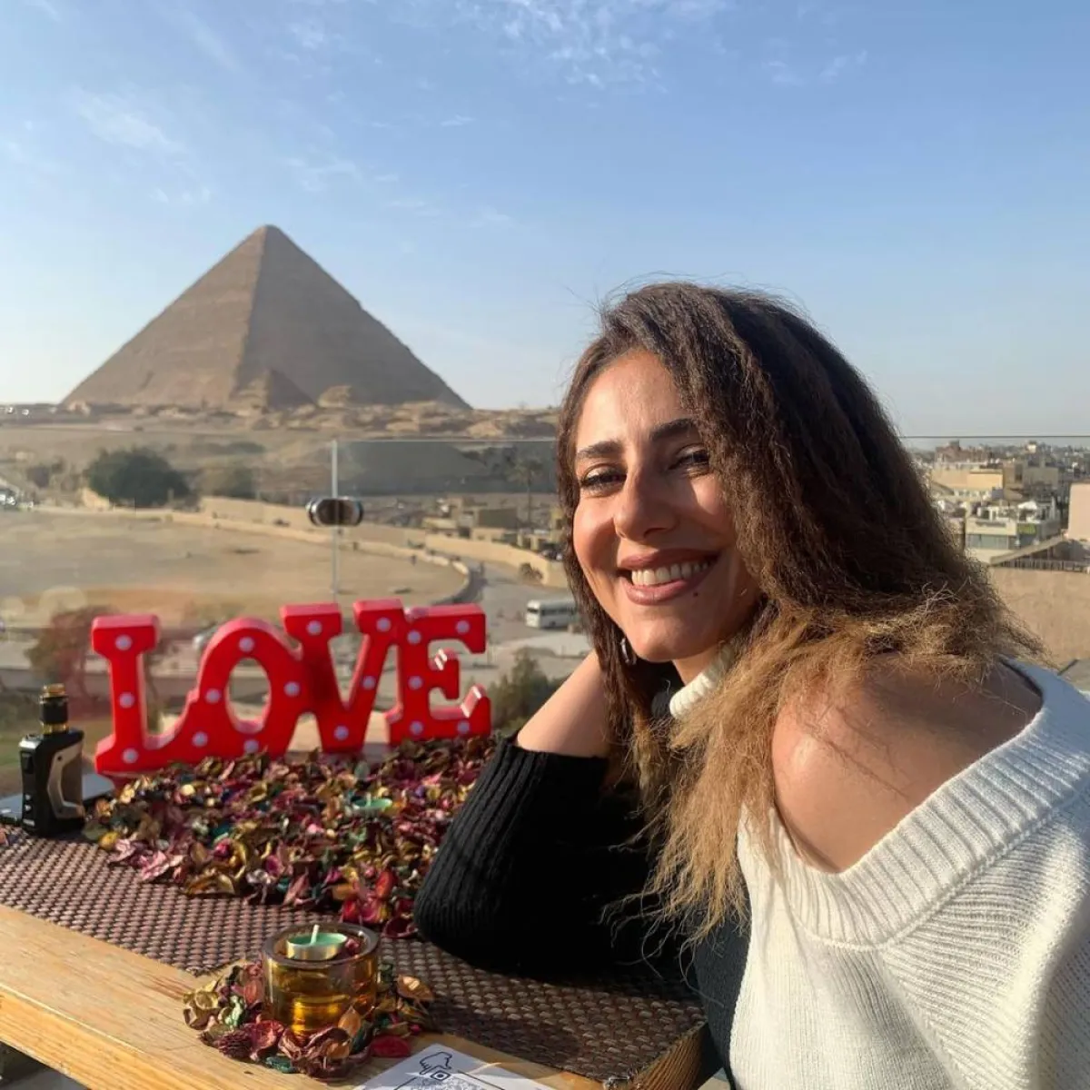 النجمة حنان مطاوع تحتفل بيوم ميلادها الـ43 - الصورة من حسابها على انتسغرام