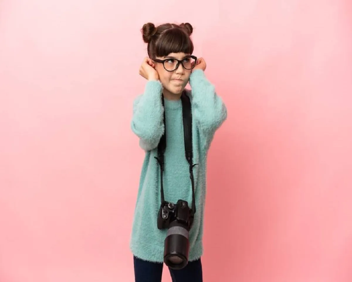 صورة لطفل تعاني من ضعف السمع