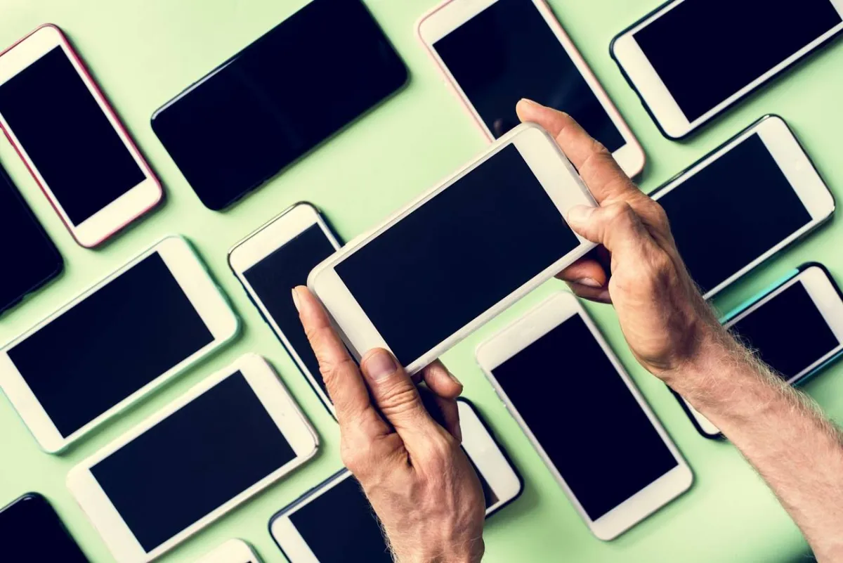  5 حيل لتحويل هاتفك الذكي القديم كأنه جديد