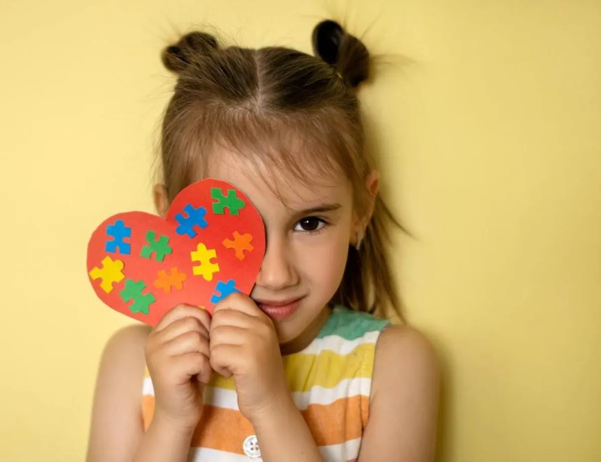 صورة لطفلة مصابة بالتوحد