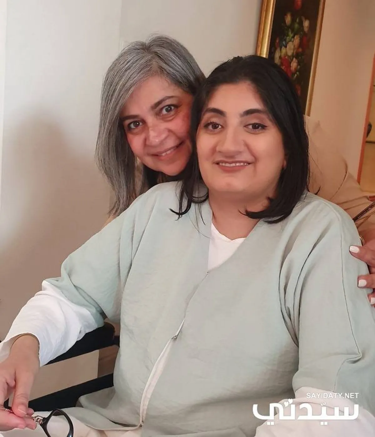 صورة أسماء مع الفنانة المشرفة على أعماله غولشان كافارانا